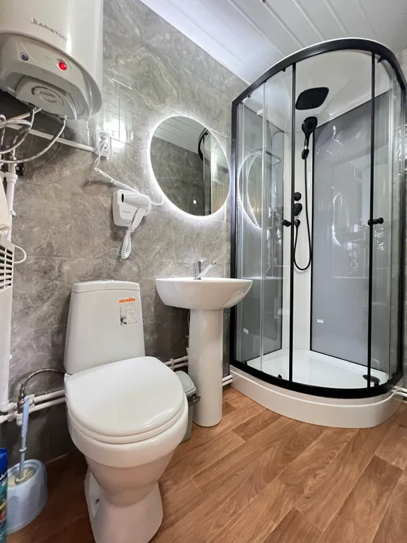 Двухкомнатный домик с видом на озеро