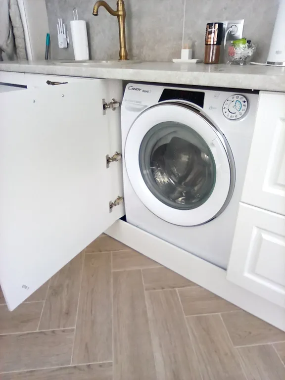 Студия в классическом стиле с видом на реку