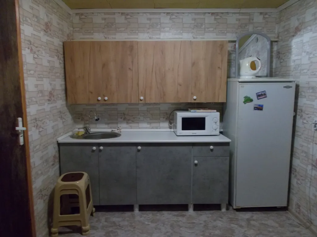 Коттедж Пол дома в зелёном саду в центре города — Ейск