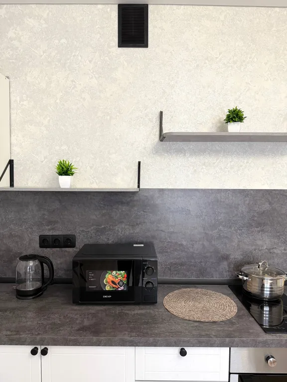 Уютная студия с новым ремонтом с видом на город