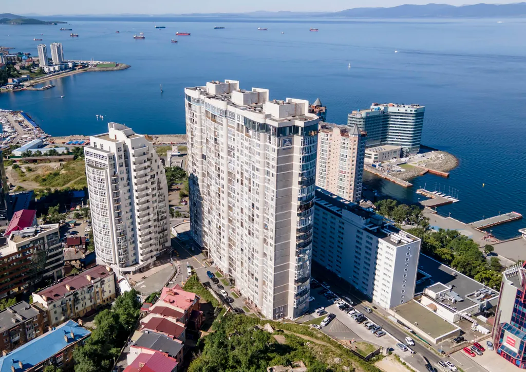 Красивая квартира в центре города с живописным видом на море