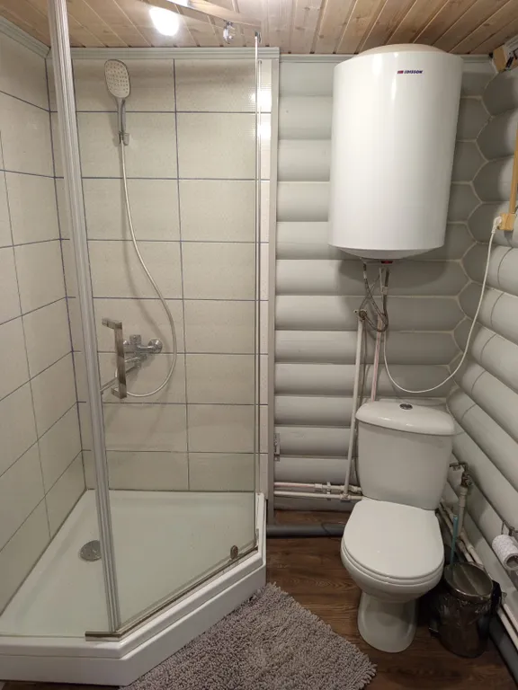 Деревянный дом у моря