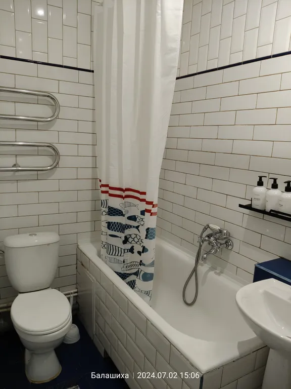 Уютная вместительная квартира с кондиционером краски акварели