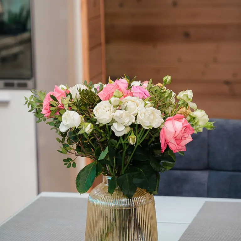 Домик прямо на берегу озера Тосканка