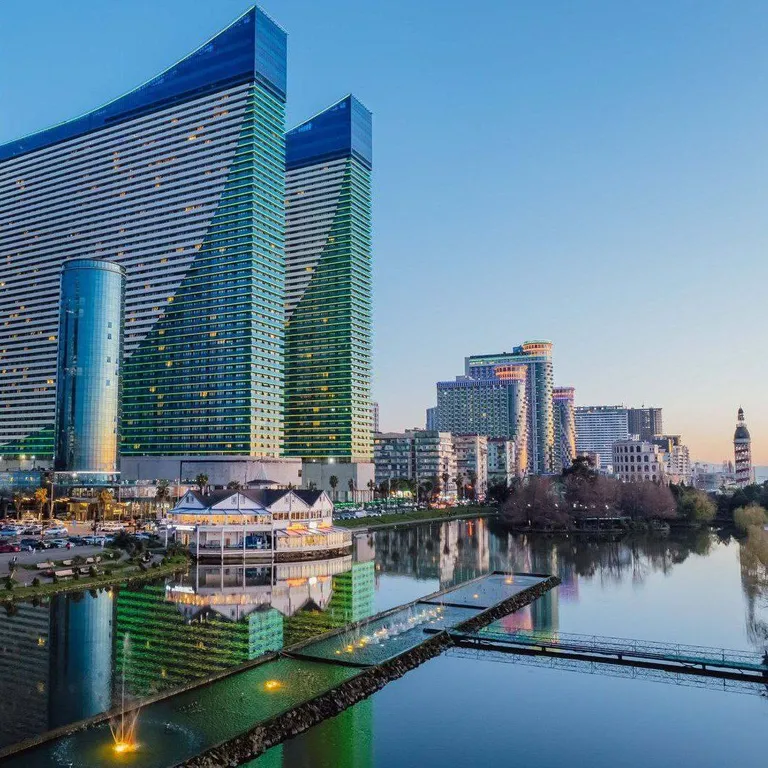 Апартаменты на первой береговой линии в апарт-отеле orbi city