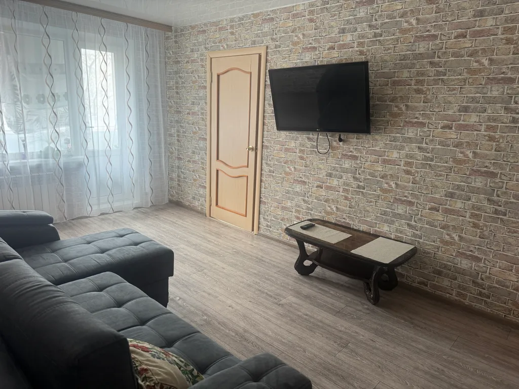 Просторная двухкомнатная квартира с видом на Мишенную сопку