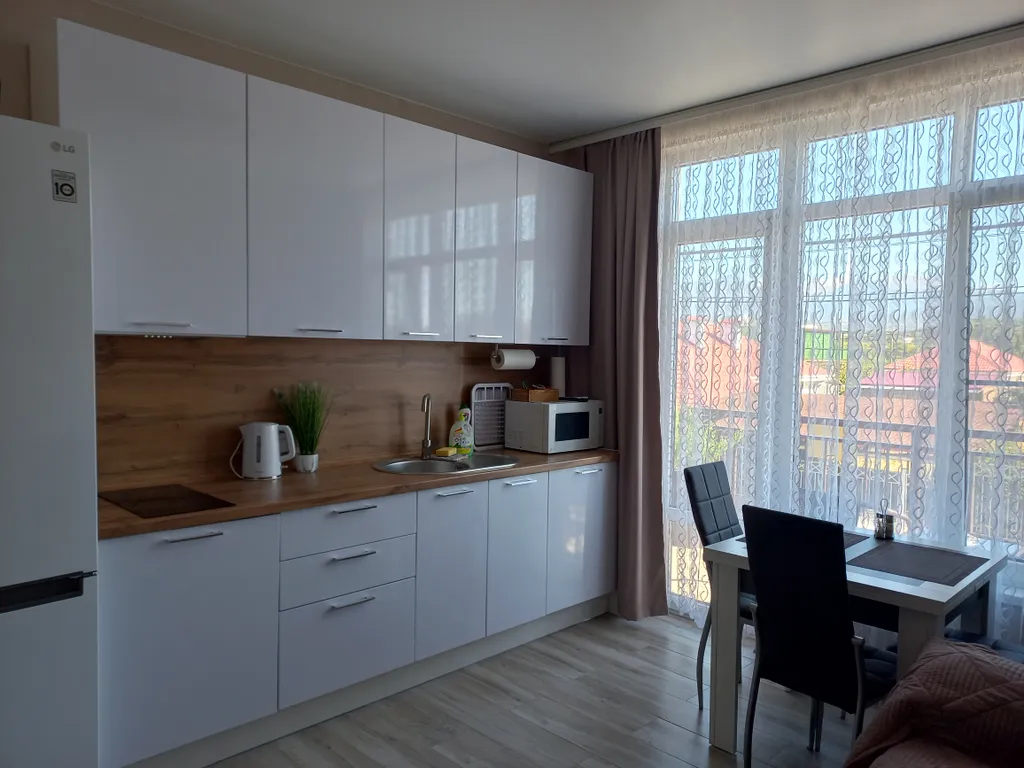 Уютная квартира с обалденным видом и балконом — аренда посуточно в Веселое