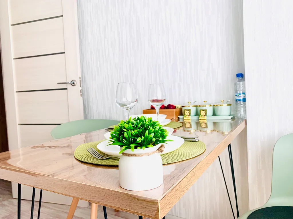 Семейный отдых в тишине: новый дом, безопасный двор и уютная квартира