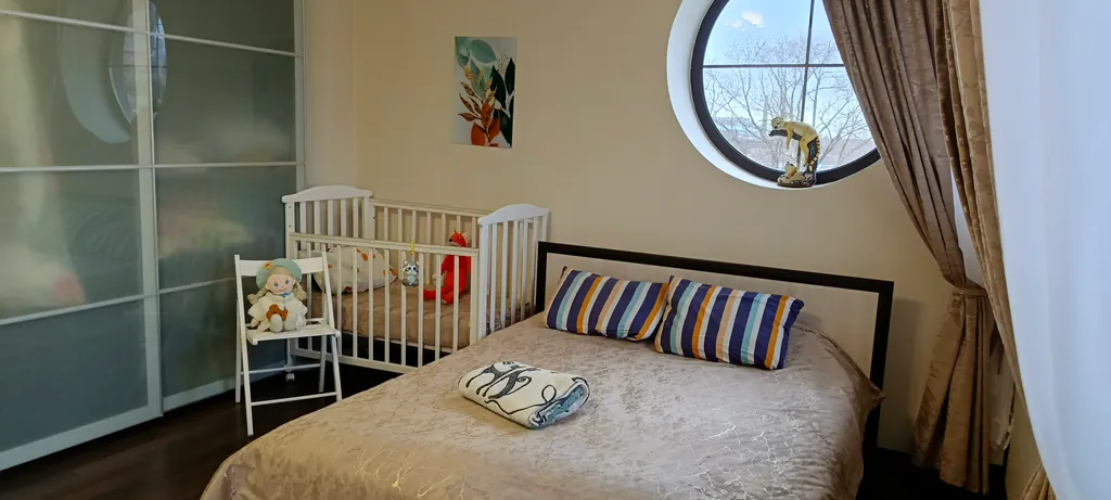 Стильный дом у реки с баней