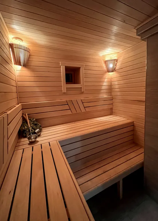 Уютный новый дом у хвойного леса в черте города