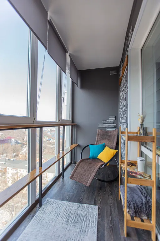 Уютная студия с красивым балконом