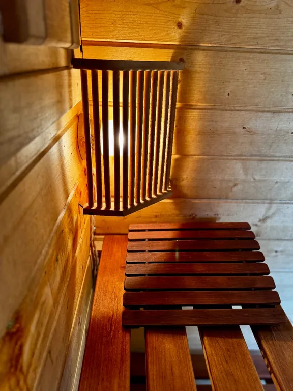 Дом-шалаш A-frame с большим глубоким бассейном и баня на дровах