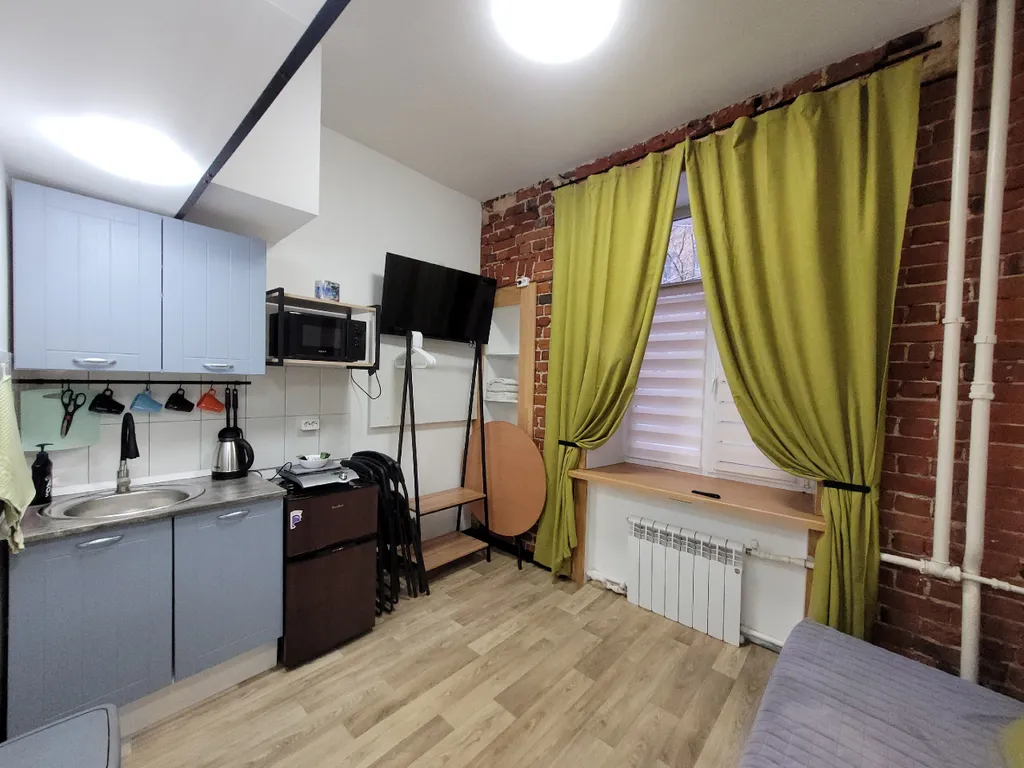 Лофт-5 жёлтая, клёвая двухуровневая студия в центре