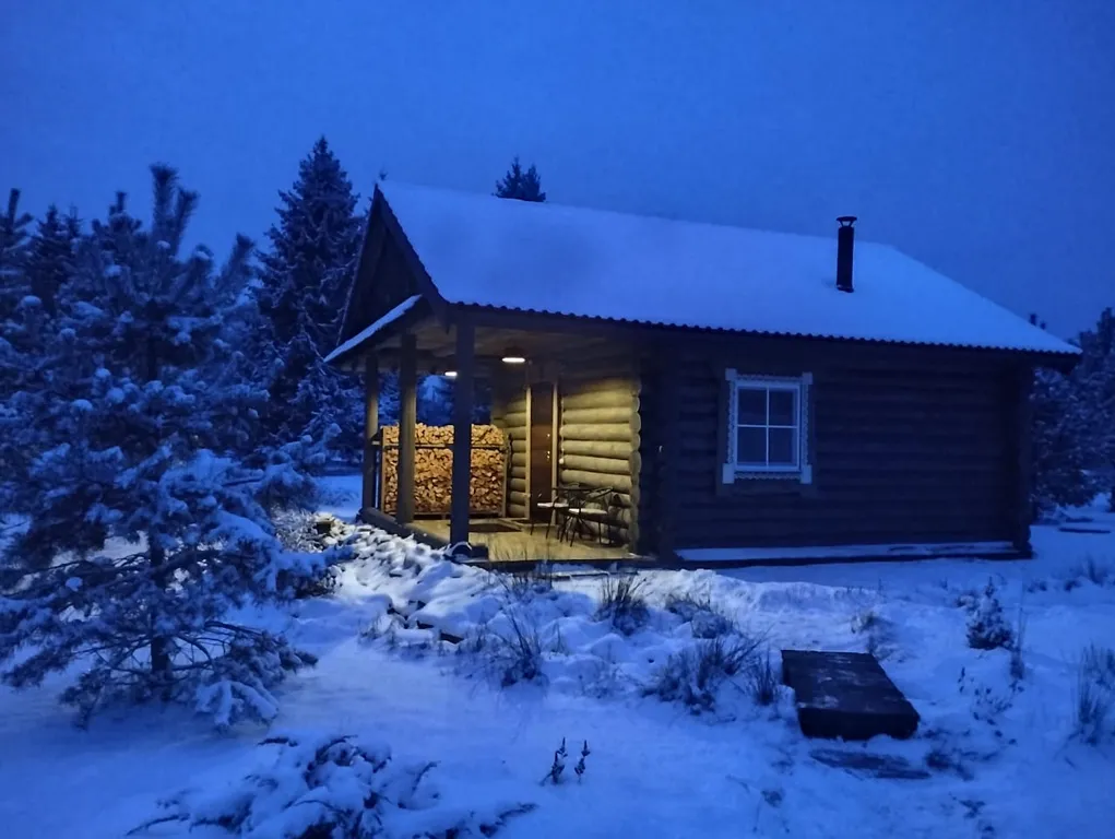 Деревенский дом и баня