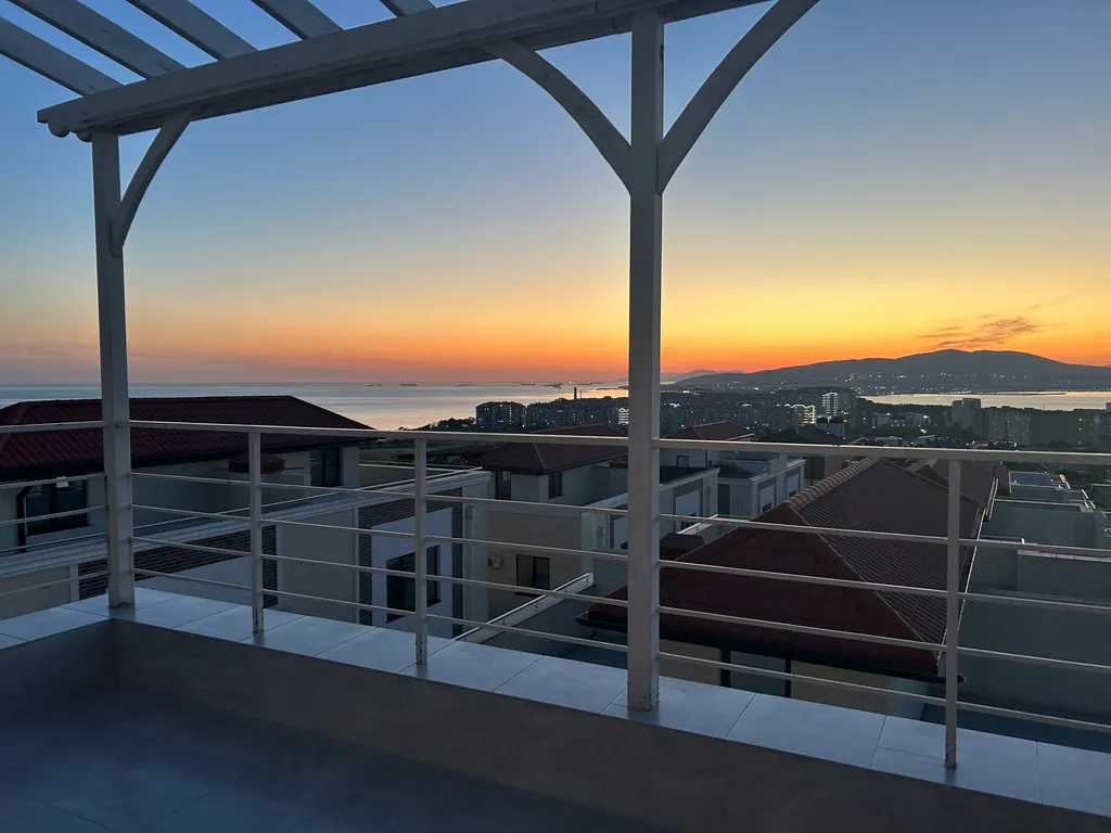 Уютный дом с шикарным видом на море и горы