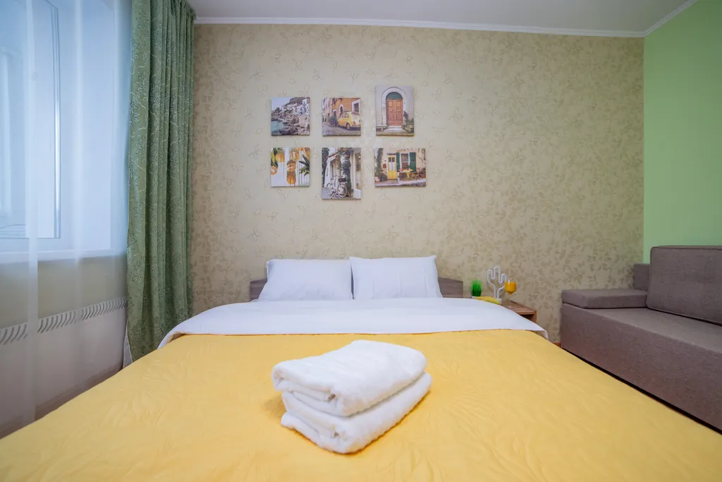 Желтые попугаи в прериях