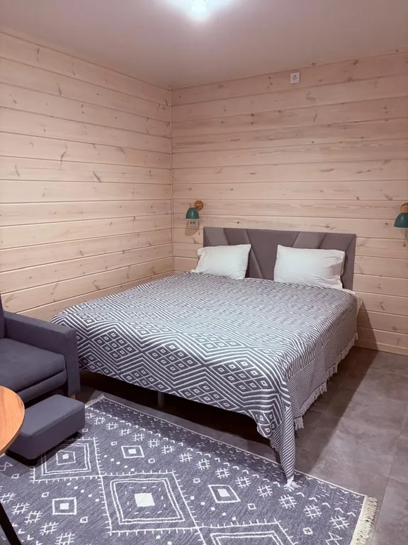 Уютная комната с террасой и видом на горы