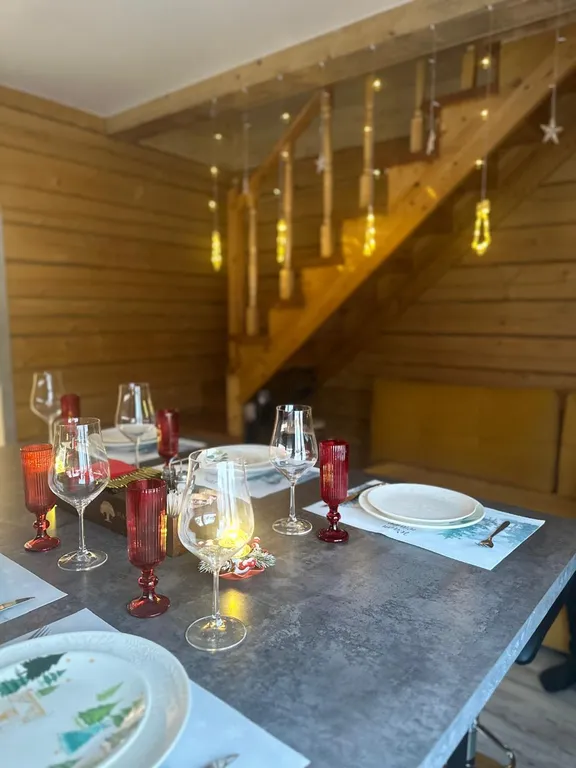 Коттедж ХоббитГеш уютный дом из бруса — Шерегеш