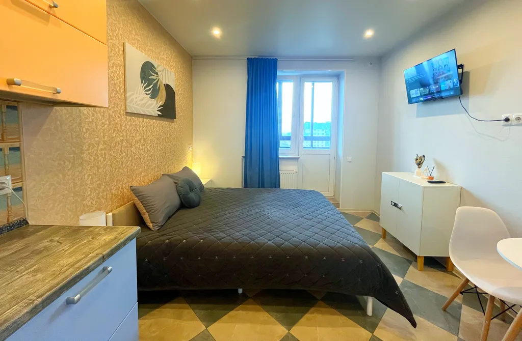 Уютная студия с красивым видом из окон