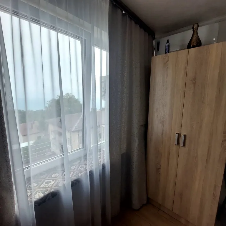 Студия с окном на море