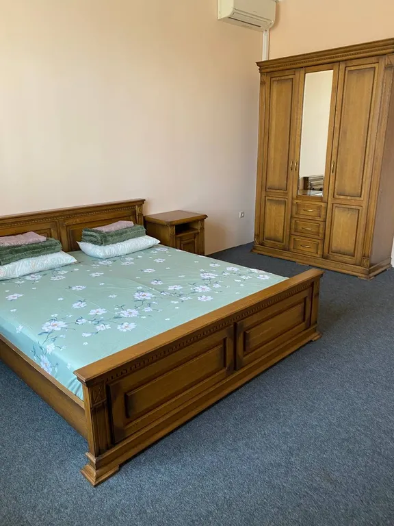 8-комнатный Дом