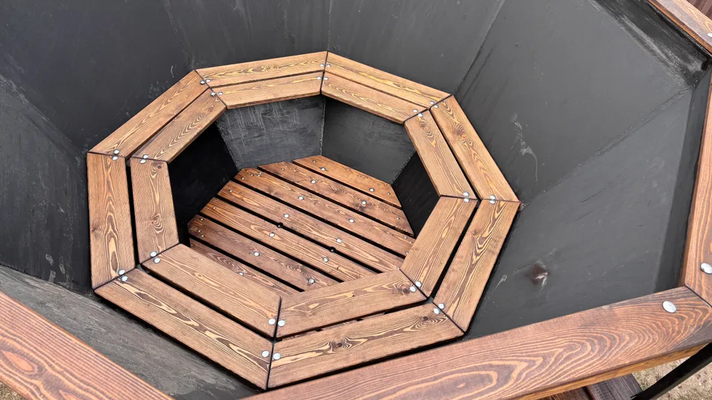 Дом в Анапе с банным чаном для дружной компании в окружении сада