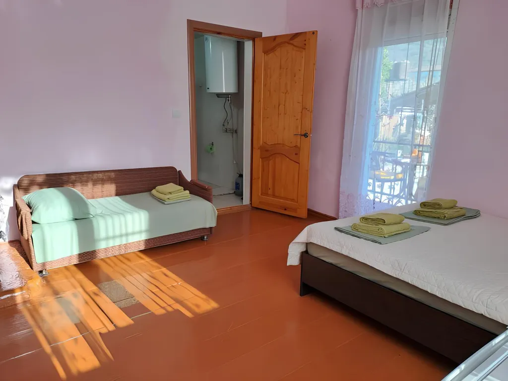 Квартира Квартира Четырёхместный номер с балконом — Гагра