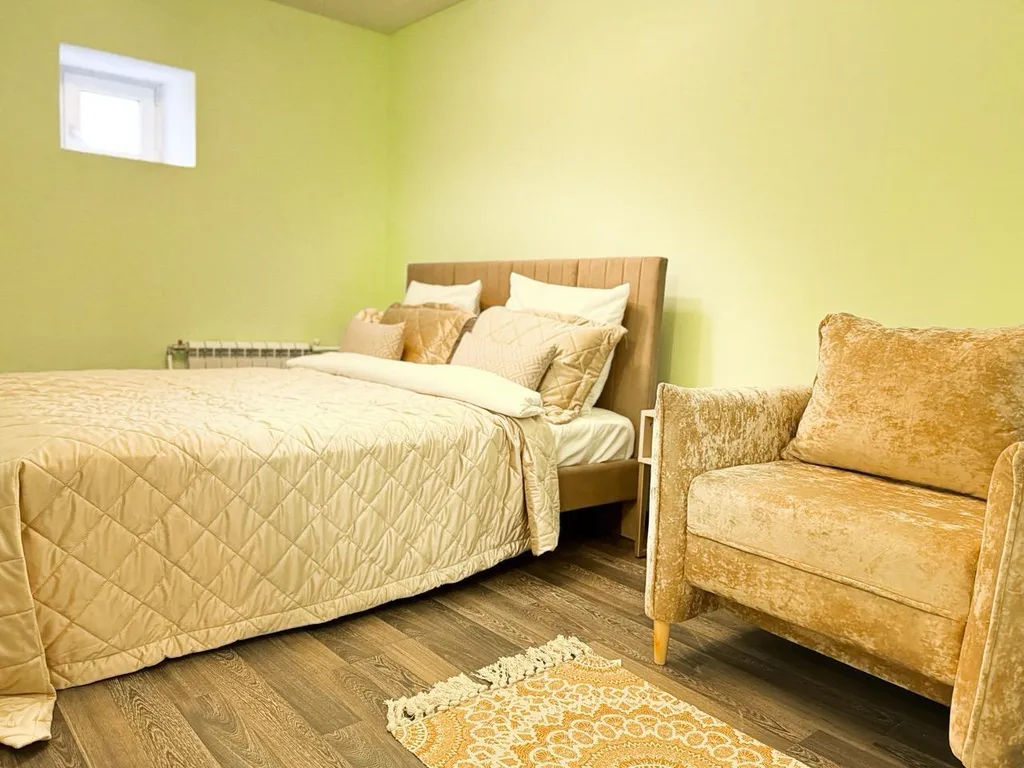 Двухуровневая квартира, бильярд в подарок