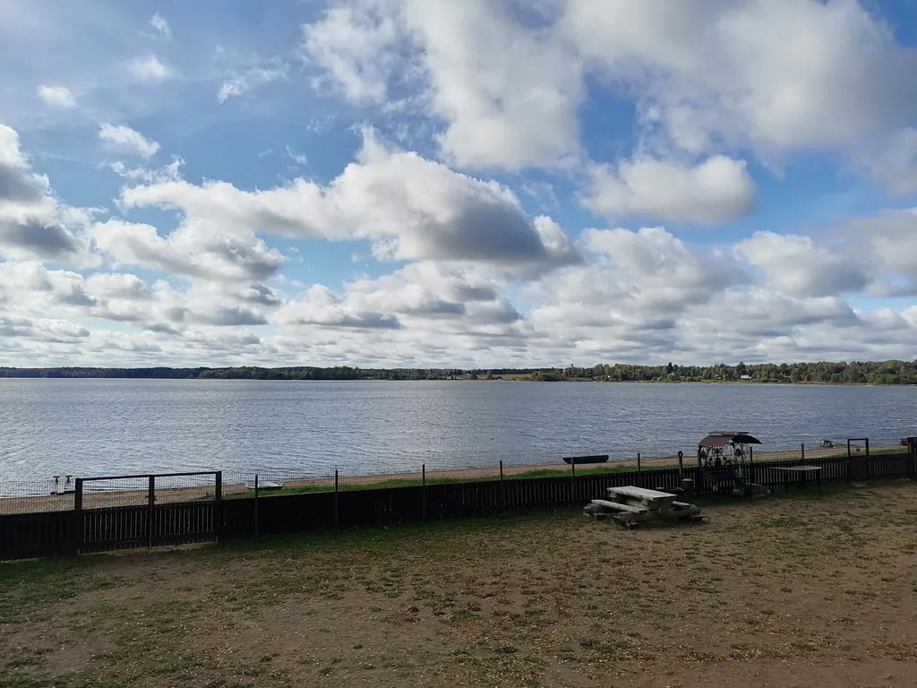 Уютный коттедж с видом на озеро