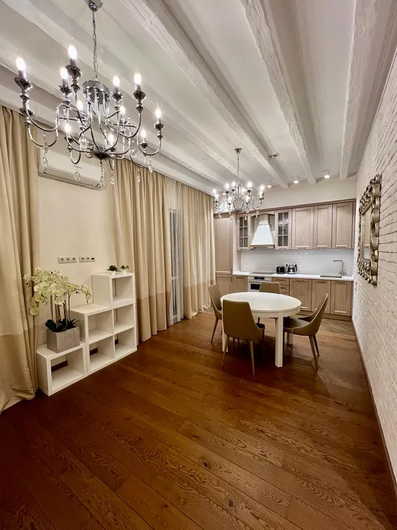 Дизайнерские апартаменты с террасой и бассейном