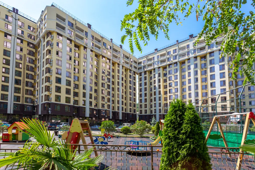 Квартира с балконом и видом на гору