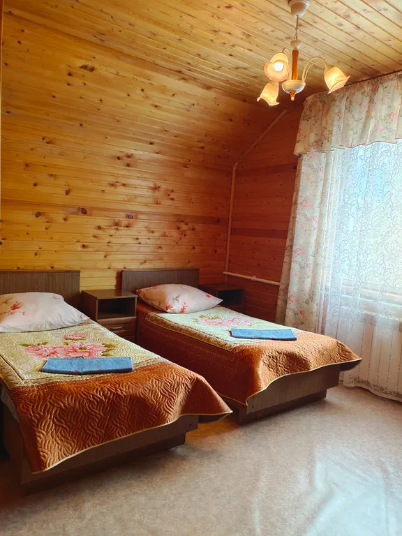 Домик у озера