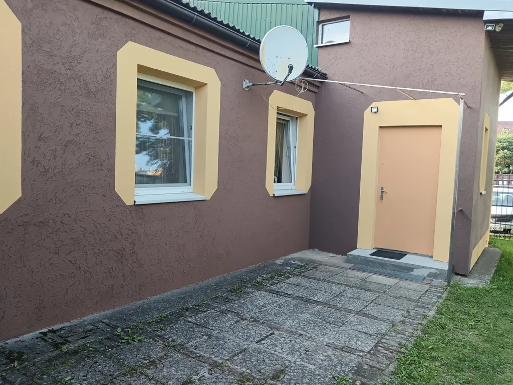 Часть дома с отдельным входом садом и парковкой