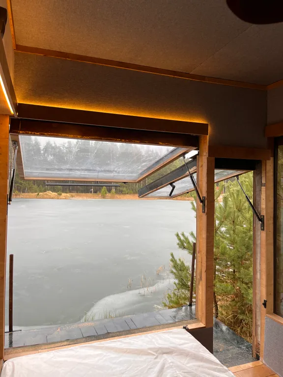 Домик на озере