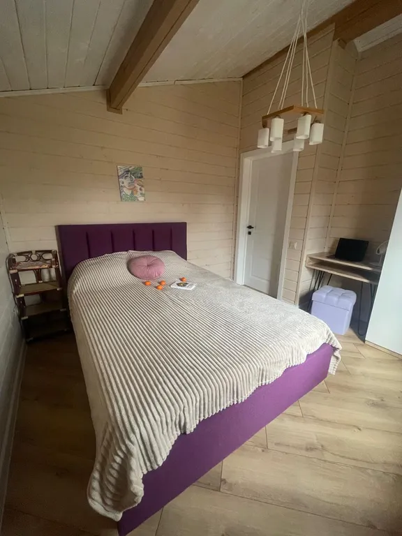 Дом в тишине леса и полей