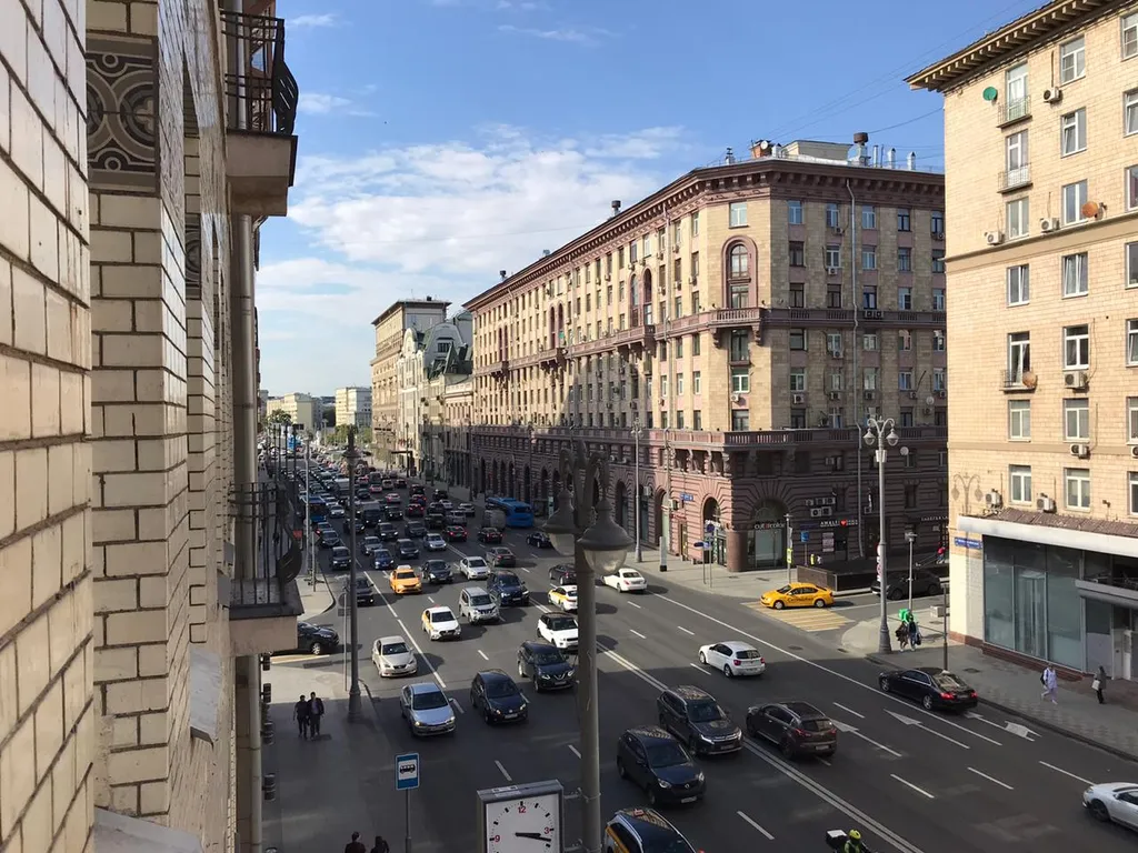 Квартира Квартира Просторная двушка с 4-х метровыми потолками и видом на Тверскую — Москва