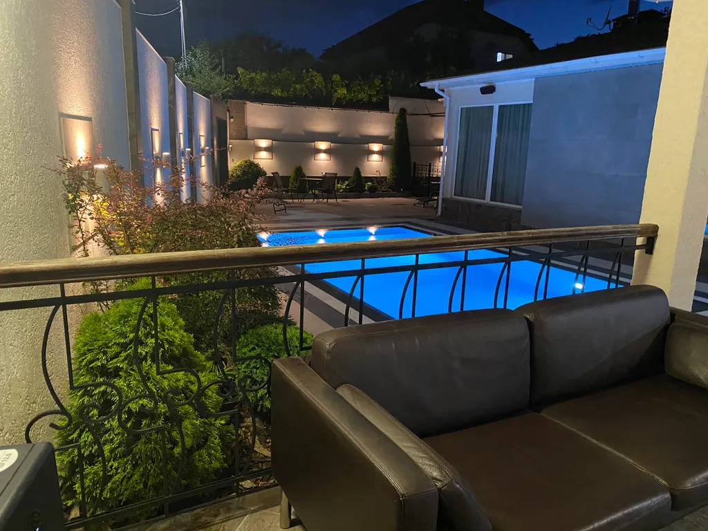 Дом с бассейном, баней и видом на море