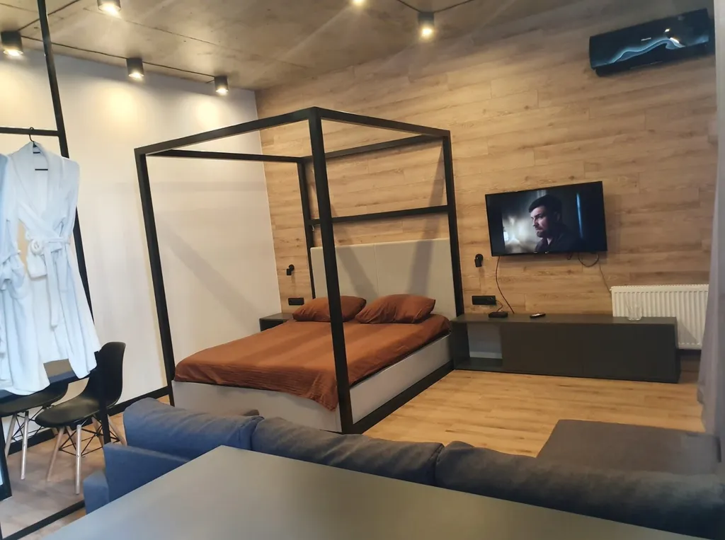 Центр, пешеходная улица Советская, закрытая территория, аллея фонарей