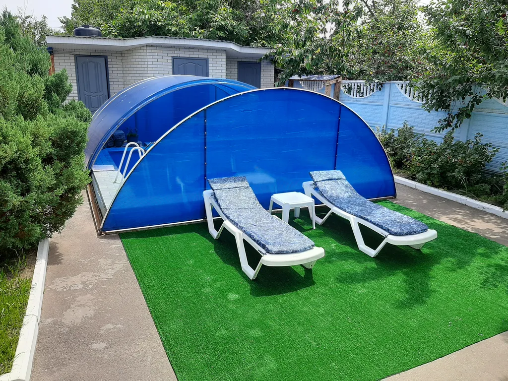 Дом с баней на территории частного домовладения