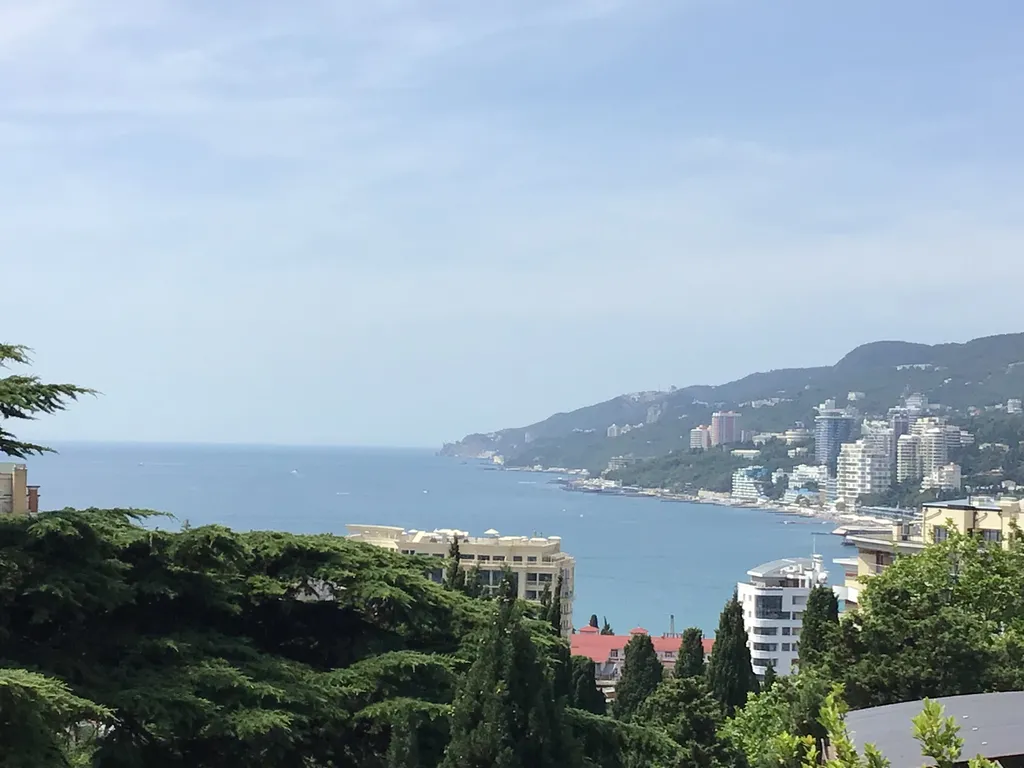 Квартира с балконом и видом на море