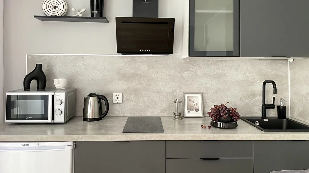 Не в отеле, а в квартире на Репина 77