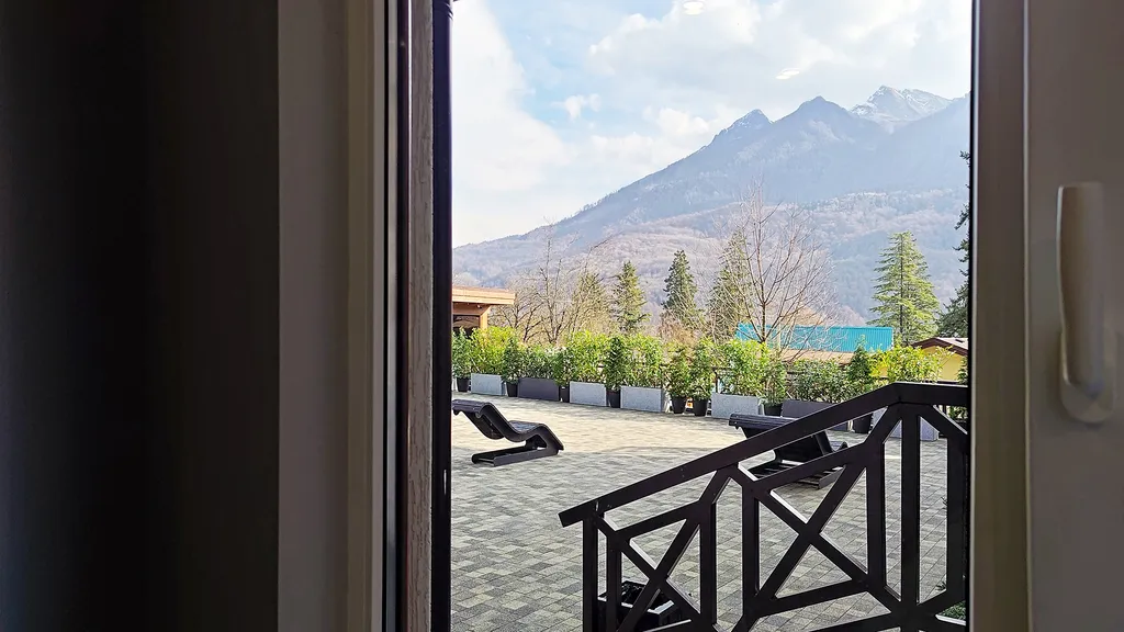 Студия с персональным выходом к шезлонгам - и вы любуетесь горами