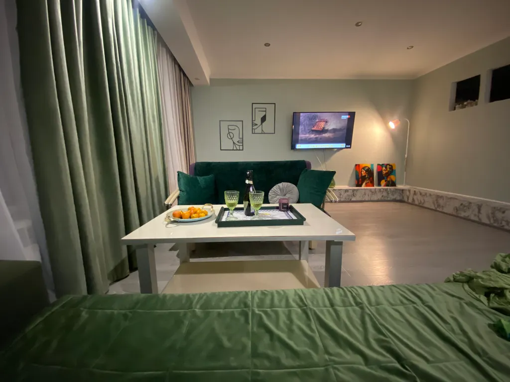 Апартамент в доме, памятник архитектуры в центре