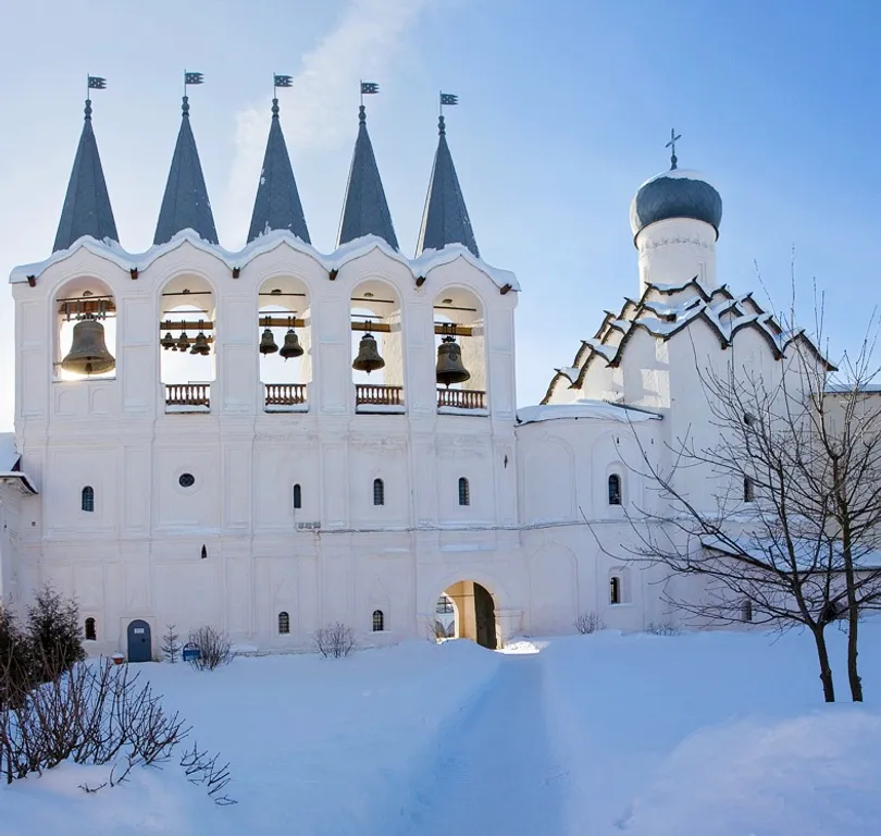 Квартира Квартира с видом на Тихвинский монастырь — Тихвин