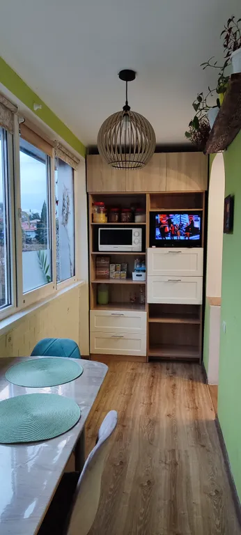 Двухкомнатная квартира в микрорайоне с видом на море и горы