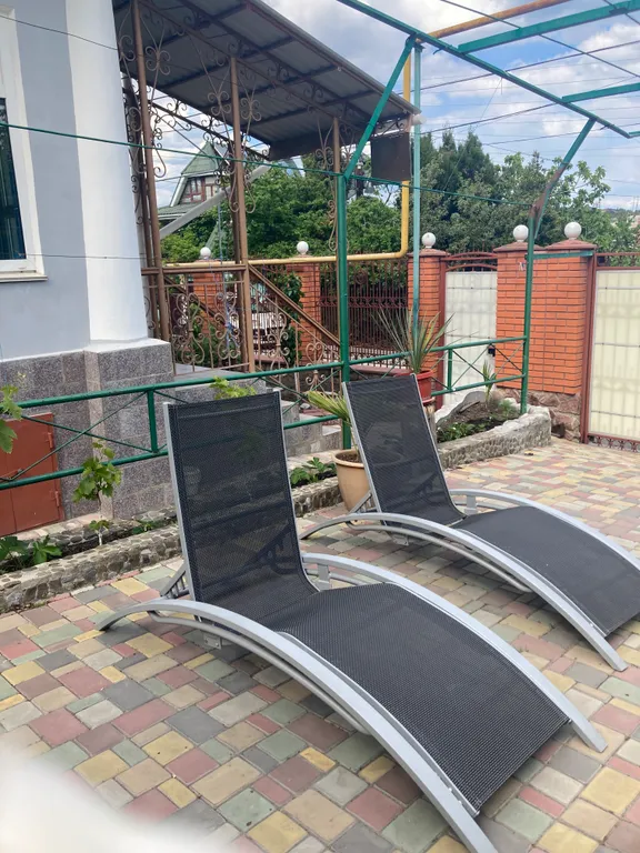 Отдельный дом в центре с двориком и паркоместом