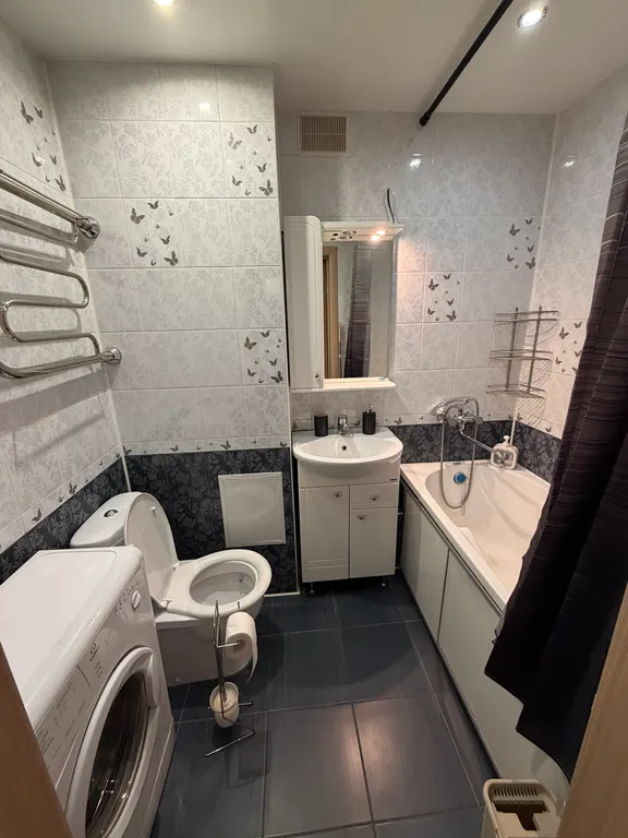 Просторная двухкомнатная квартира на набережной