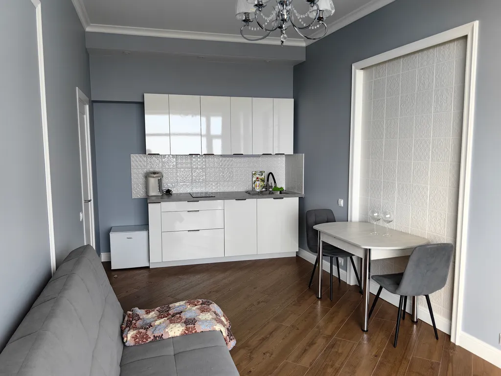 Светлая евро-квартира с видом на море и горы