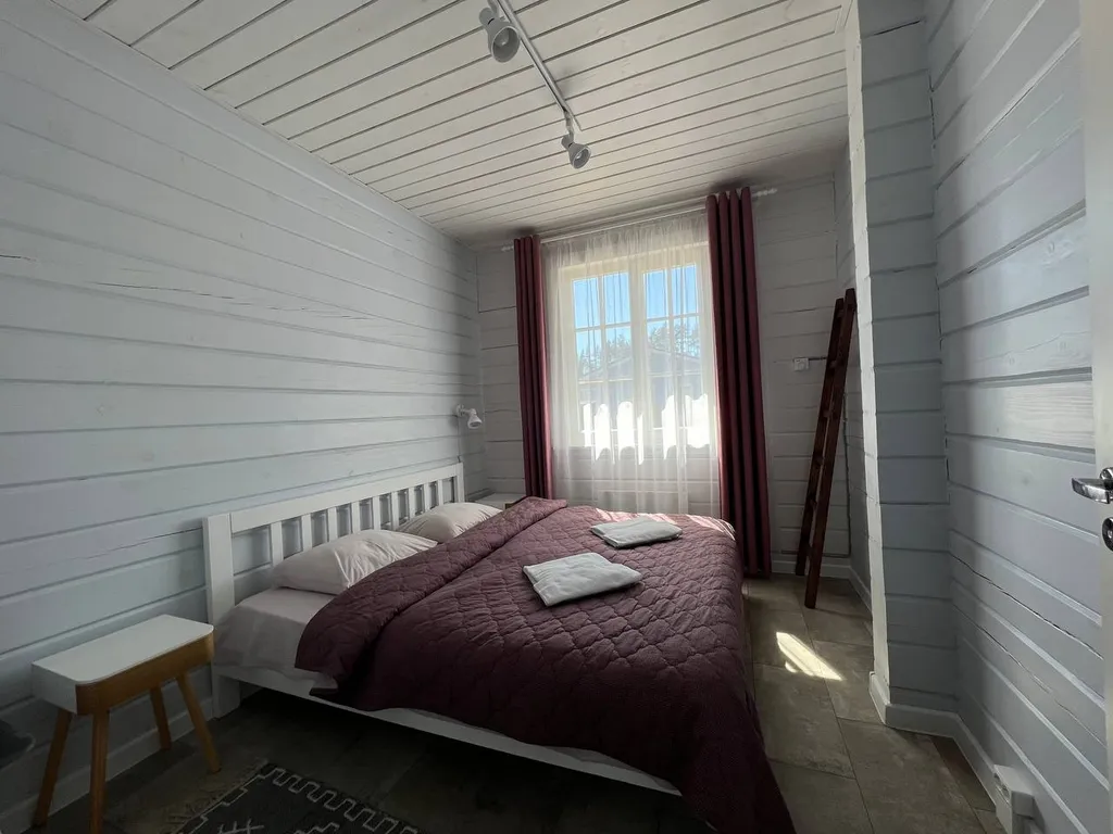 Уютный коттедж N8 с сауной и камином на озере Лунном