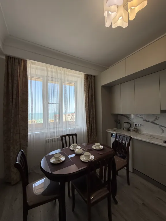 Уютная квартира в центре города, с изумительным видом на море